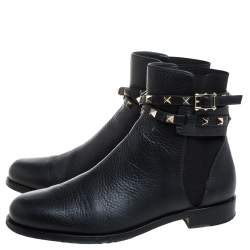مملوكة مسبقًا Valentino Black Grained Leather Rockstud Buckle Boots Size 37.5
