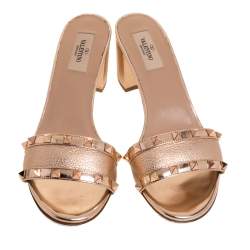 Pre Owned Valentino Metallic Rose Gold Leather Rockstud Trim Block Heel Slide Sandals Size 40