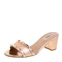 Pre Owned Valentino Metallic Rose Gold Leather Rockstud Trim Block Heel Slide Sandals Size 40