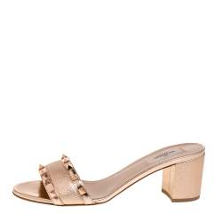 Pre Owned Valentino Metallic Rose Gold Leather Rockstud Trim Block Heel Slide Sandals Size 40