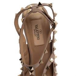 Pre Owned صندل فالنتينو جلد وردي فاتح روكستد بحزام للكاحل مقاس 38.5