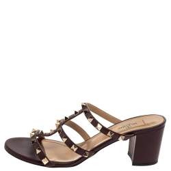 مملوكة مسبقًا Valentino Burgundy Leather Rockstud Slide Sandals Size 39