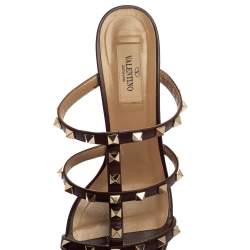 مملوكة مسبقًا Valentino Burgundy Leather Rockstud Slide Sandals Size 39