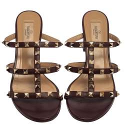 مملوكة مسبقًا Valentino Burgundy Leather Rockstud Slide Sandals Size 39