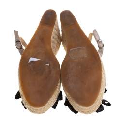 مملوكة مسبقًا صندل فالنتينو جلد رصاصي مزخرف وردة ساتان فتحة كعب كعب روكي إسبادريل مقاس 39