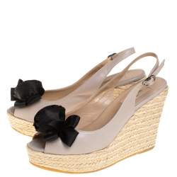 مملوكة مسبقًا صندل فالنتينو جلد رصاصي مزخرف وردة ساتان فتحة كعب كعب روكي إسبادريل مقاس 39