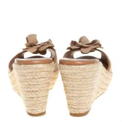 مملوكة مسبقًا صندل فالنتينو سليب أون قماش وجلد بيج مقاس 39.5