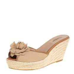 مملوكة مسبقًا صندل فالنتينو سليب أون قماش وجلد بيج مقاس 39.5