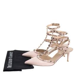 مملوكة مسبقًا Valentino Beige Patent Leather Rockstud Ankle Strap Sandals Size 39