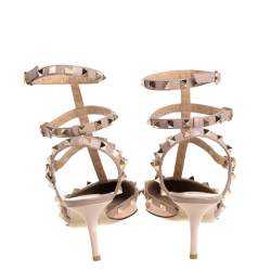 مملوكة مسبقًا Valentino Beige Patent Leather Rockstud Ankle Strap Sandals Size 39