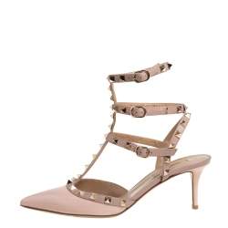 مملوكة مسبقًا Valentino Beige Patent Leather Rockstud Ankle Strap Sandals Size 39