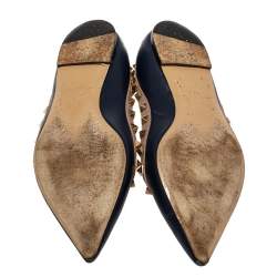 Pre Owned Valentino Navy Blue/Beige Leather Rockstud Pointed Toe Flats size 37.5