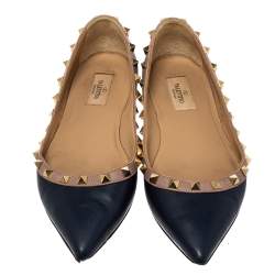 Pre Owned Valentino Navy Blue/Beige Leather Rockstud Pointed Toe Flats size 37.5