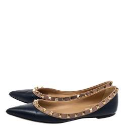 Pre Owned Valentino Navy Blue/Beige Leather Rockstud Pointed Toe Flats size 37.5