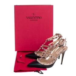 مملوكة مسبقًا صندل فالنتينو سير كاحل مقدمة مدببة روكستد جلد بيج/ أسود مقاس 40