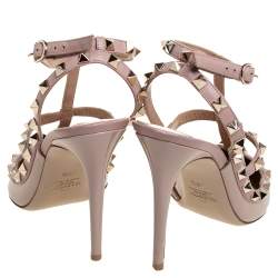 Pre Owned صندل فالنتينو رولينغ مرصع مقدمة مدببة جلد أسود مقاس 39