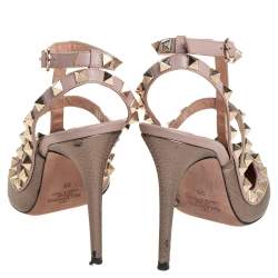 مملوكة مسبقًا صندل فالنتينو روكستد جلد رصاصي ووردي ميتاليك مقاس 36