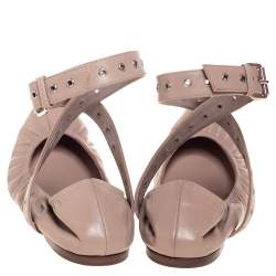 مملوكة مسبقًا حذاء فلات باليه فالنتينو مجعد سير كاحل لوف لاتش جلد بيج مقاس 37.5