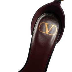 مملوكة مسبقًا Valentino Black Leather Ankle Strap Sandals Size 37.5