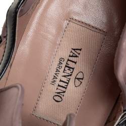 Pre Owned حذاء بوت فالنتينو جلد وجلد لامع وردي/أسود سير حرف تي مقاس 38