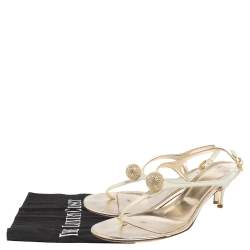 مملوكة مسبقًا صندل فالنتينو سير تي مزخرف كريستال كرة جلد أبيض مقاس 36