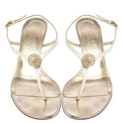 مملوكة مسبقًا صندل فالنتينو سير تي مزخرف كريستال كرة جلد أبيض مقاس 36