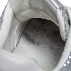 مملوكة مسبقًا حذاء رياضى فالنتينو فلاى كرو غليتر وجلد فضي / أبيض عنق منخفض مقاس 40