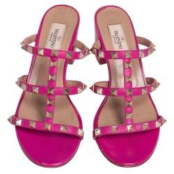 مملوك ة مسبقًا صندل سلايد فالنتينو جلد وردي روكستد كعب مربع سميك مقاس 36