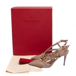 مملوكة مسبقًا Valentino Beige Leather Rockstud Slingback Sandals Size 36