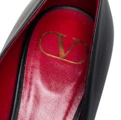 Pre Owned  Valentino Black Leather VLogo Pointed Toe Pumps Size 39