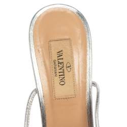 Pre Owned Valentino Metallic Silver Leather Rockstud Strappy Sandals Size 37.5
