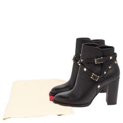 مملوكة مسبقًا Valentino Black Leather Rockstud Ankle Boots Size 37.5