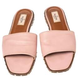 مملوكة مسبقًا Valentino Light Pink Leather Soul Rockstud Flat Sandals Size 38