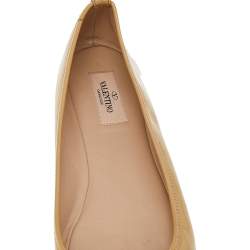 Pre Owned Valentino Beige Patent Leather Flower Embellished Ballet Flats Size 39