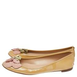 Pre Owned Valentino Beige Patent Leather Flower Embellished Ballet Flats Size 39