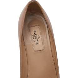 مملوكة مسبقًا Valentino Beige Leather Studded Cap Toe Platform Pumps Size 37