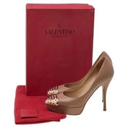 مملوكة مسبقًا Valentino Beige Leather Studded Cap Toe Platform Pumps Size 37