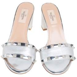 مملوكة مسبقًا Valentino Metallic Silver Leather Rockstud Block Heel Slides Size 37.5