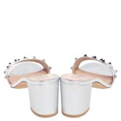 مملوكة مسبقًا Valentino Metallic Silver Leather Rockstud Block Heel Slides Size 37.5