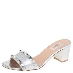مملوكة مسبقًا Valentino Metallic Silver Leather Rockstud Block Heel Slides Size 37.5