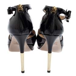 مملوكة مسبقًا صندل فالنتينو جلد أسود لامع سير حرف تي مقاس 36