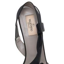 مملوكة مسبقًا Valentino Black Satin Floral Detail Sandals Size 38