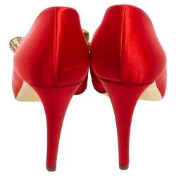 مملوكة مسبقًا Valentino Red Satin Crystal Embellished Bow Dorsay Peep Toe Pumps Size 40