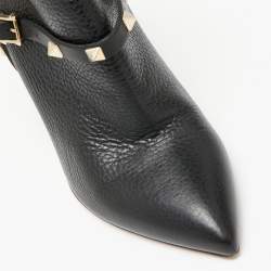 مملوكة مسبقًا حذاء بوت كاحل فالنتينو جلد أسود مرصع روكستد مقدمة مدببة مقاس 39