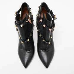 مملوكة مسبقًا حذاء بوت كاحل فالنتينو جلد أسود مرصع روكستد مقدمة مدببة مقاس 39