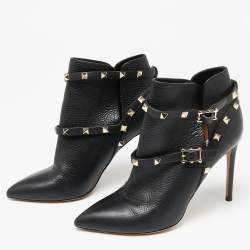 مملوكة مسبقًا حذاء بوت كاحل فالنتينو جلد أسود مرصع روكستد مقدمة مدببة مقاس 39