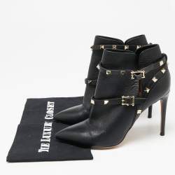 مملوكة مسبقًا حذاء بوت كاحل فالنتينو جلد أسود مرصع روكستد مقدمة مدببة مقاس 39