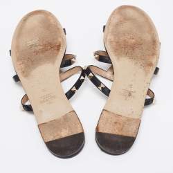 مملوكة مسبقًا حذاء سلايد فالنتينو فلات جلد أسود مرصع روكستد مقاس 38 