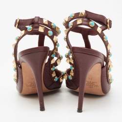 مملوكة مسبقًا صندل فالنتينو رولينغ جلد عنابي مرصع روكستد بسيور مقاس 34