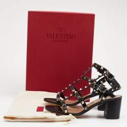 مملوكة مسبقًا صندل فالنتينو جلد أسود روكستد بسيور كعب مربع سميك مقاس 38